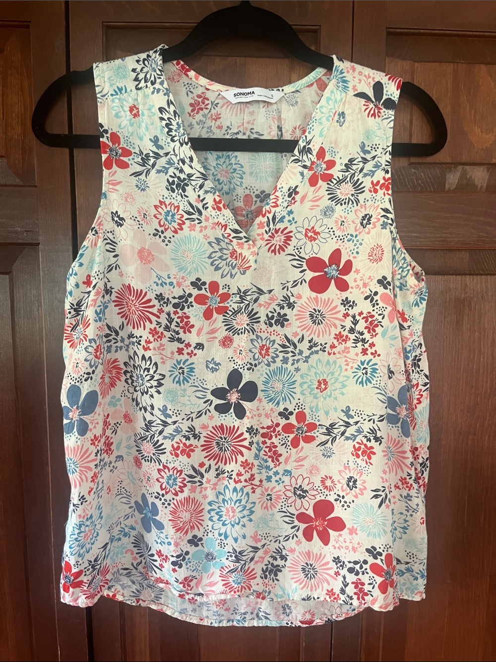 SONOMA Floral V-Neck Sleeveless Top - Cream with Red & Blue Flowers